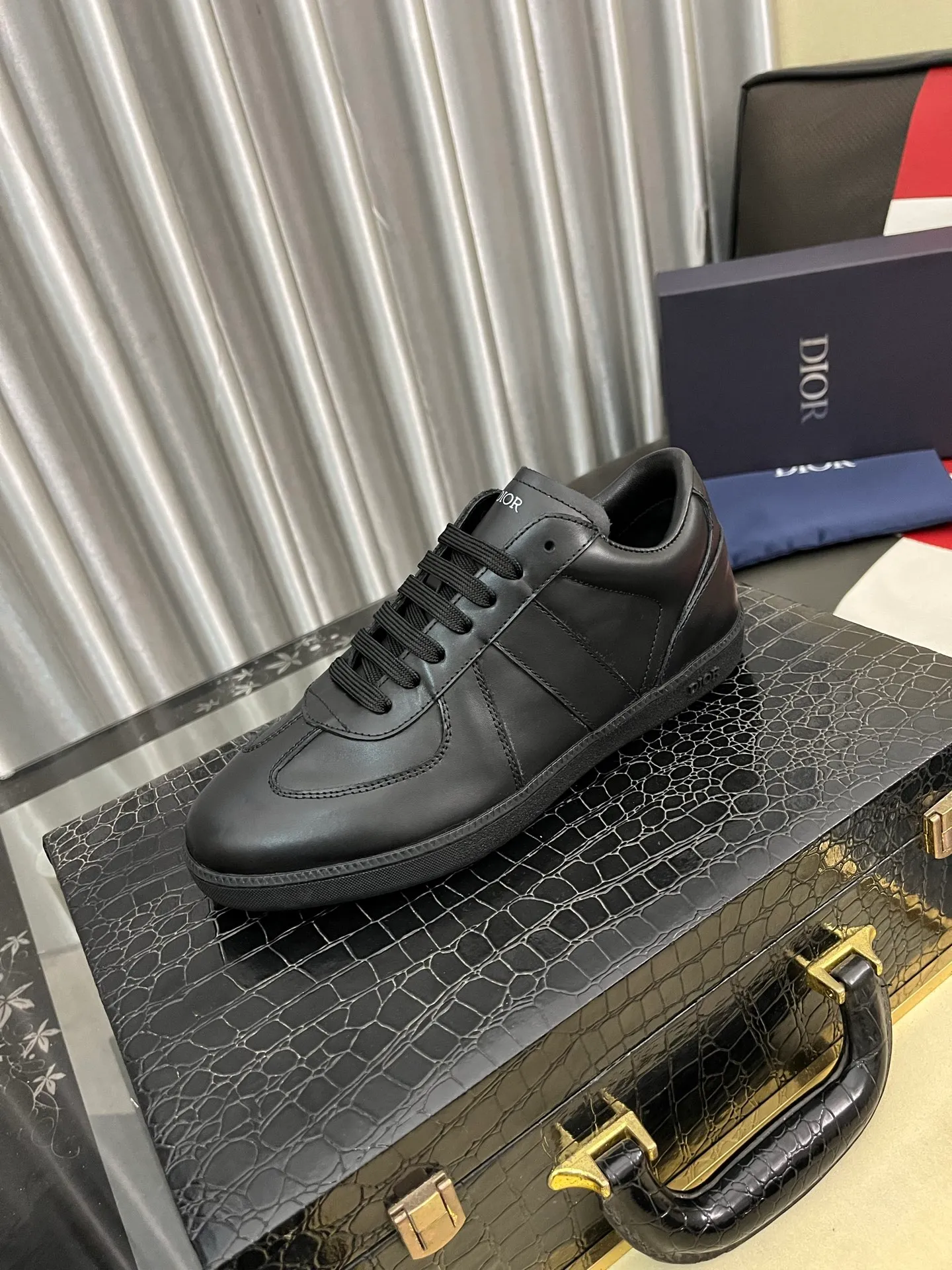 Men's shoes💰380⌚️⌚️[Dior] Dior's new men's genuine leather casual shoes, the highest version on the market, any comparison is welcome🆚! The original leather has excellent texture and is super high-end! Fetal sheep net lining imported from Italy, removable pad! Luxurious materials and fine workmanship, highly recommended! Code number: 38-44